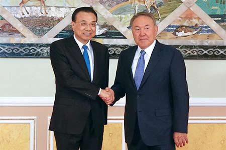 Le Premier ministre chinois rencontre le président kazakh