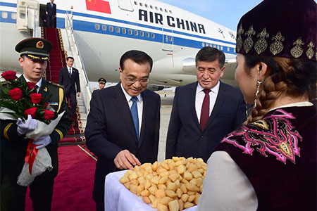 Arrivée du PM chinois au Kirghizistan pour une visite officielle et une réunion de 
l'OCS