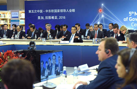 Le Premier ministre Li propose des initiatives dans quatre domaines pour renforcer 
la coopération des "16+1"