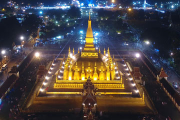 Photos - Vues nocturnes du Pha That Luang à Vientiane