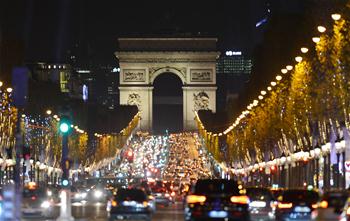 Les Champs-Elysées aux couleurs de Noël !