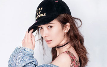 L'actrice Yang Mi pose pour un magazine