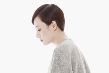 L'actrice chinosie Sun Li pose pour Harper's Bazaar