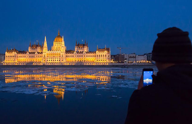 Hongrie : le Danube gelé à Budapest