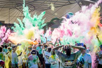 Une course des couleurs à Canberra en Australie