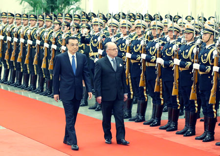 La Chine et la France signent des accords sur le nucléaire et les sciences