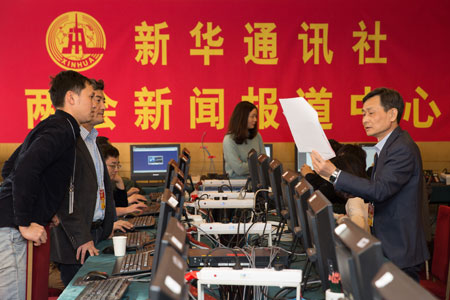 Chine : mise en service d'une salle de rédaction de Xinhua couvrant les deux sessions 
politiques