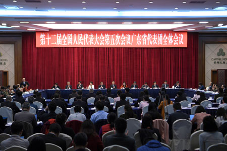 Chine/deux sessions : séance plénière des députés à l'APN en provenance du Guangdong
