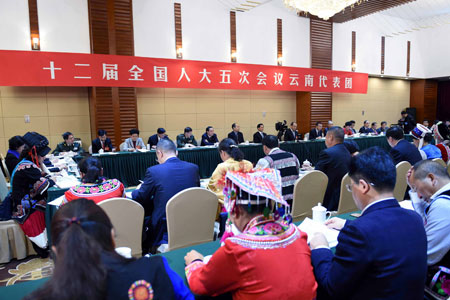 Chine/deux sessions : séance plénière des députés à l'APN en provenance du Yunnan