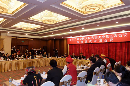 Chine/deux sessions : séance plénière des députés à l'APN en provenance de Hainan