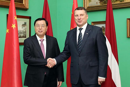 La Chine et la Lettonie vont renforcer leurs échanges parlementaires