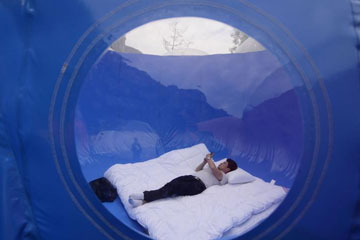 Et si vous dormiez sous une tente transparente en pleine nature?