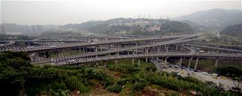 Chine : gigantesque pont autoroutier à Chongqing