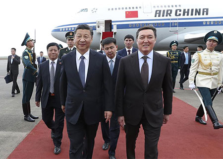 Le président chinois arrive au Kazakhstan pour une visite d'Etat, le sommet 
de l'OCS et l'Expo 2017