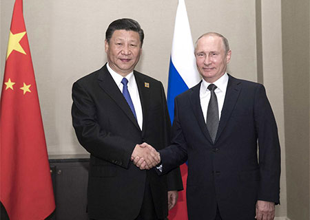Xi Jinping rencontre Vladimir Poutine pour parler des relations bilatérales et de 
l'OCS