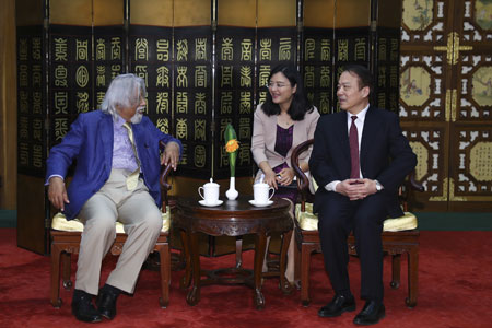 Le rédacteur en chef de Xinhua rencontre le président de l'ABP News Network (TV) 
de l'Inde