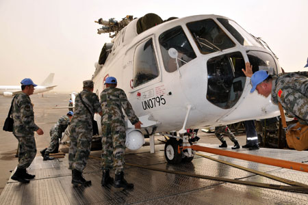 Arrivée de la première unité d'hélicoptères chinoise au Darfour pour participer à 
la mission de paix