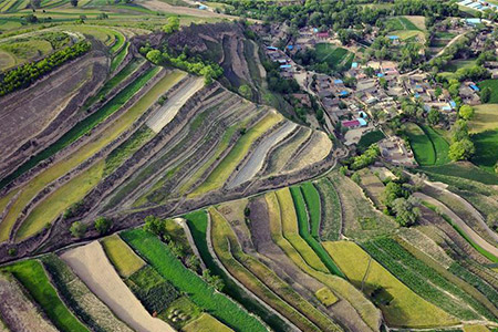 Chine : champs en terrasses au Gansu