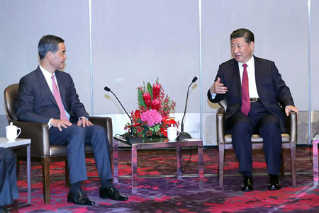 Xi Jinping rencontre le chef de l'exécutif de la RAS de Hong Kong