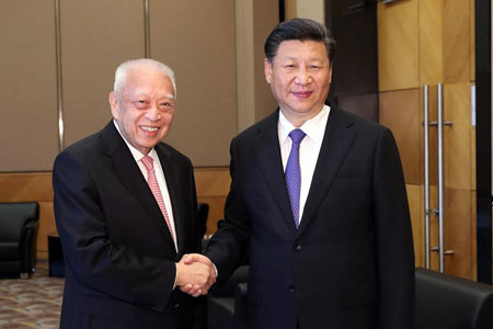 Xi Jinping rencontre l'ancien chef de l'exécutif de la RAS de Hong Kong Tung Chee-hwa