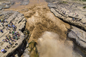 Chine: la cascade Hukou sur le fleuve Jaune