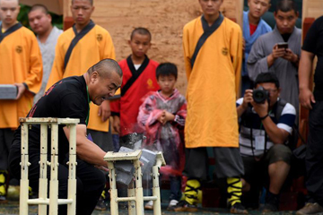 Chine : compétition d'arts martiaux au temple Shaolin
