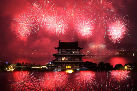 Chine : feux d'artifice à Changsha pour le 90e anniversaire de l'APL