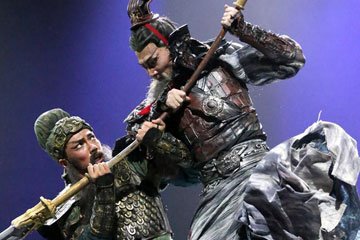 Chine : spectacle de danse sur le légendaire général Guanyu