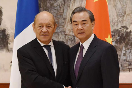 La Chine et la France s'engagent à coopérer davantage sur les grandes questions internationales