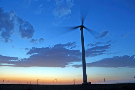 Chine: un parc éolien au Xinjiang