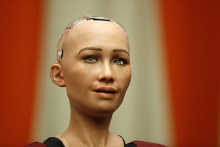 Le robot "Sophia" assiste à une réunion de l'ONU