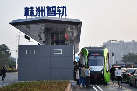 Lancement en Chine du premier système de rail autonome de transport rapide sans conducteur 
du monde