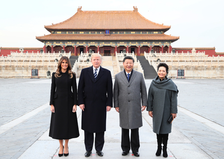 Xi Jinping et Donald Trump visitent les trois salles principales de la Cité 
interdite