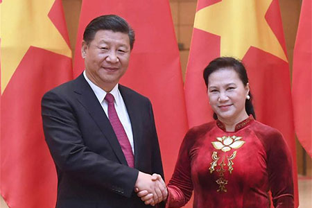 Xi appelle les assemblées législatives chinoise et vietnamienne à renforcer leurs 
échanges et leur coopération à tous les niveaux