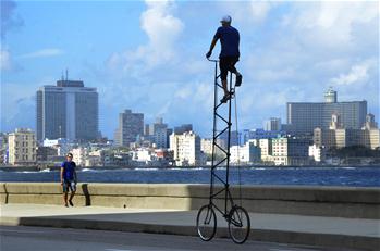 Vélo géant à La Havane