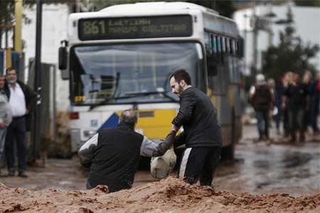 De fortes pluies font 15 morts en Grèce
