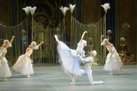 Représentation du ballet "les Flammes de Paris" à Beijing