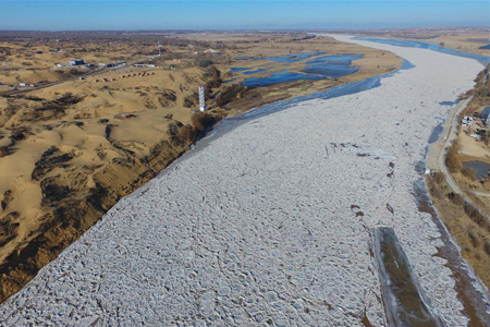 Chine : le fleuve Jaune pris dans les glaces