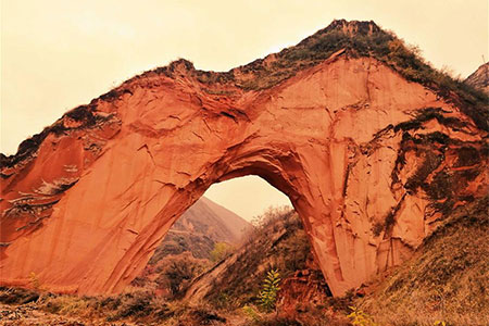 Chine : paysage du relief Danxia au Shaanxi