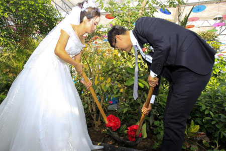 Chine : cérémonie de mariage de groupe à Yinchuan