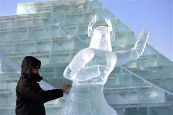 Un concours international de sculpture sur glace à Harbin