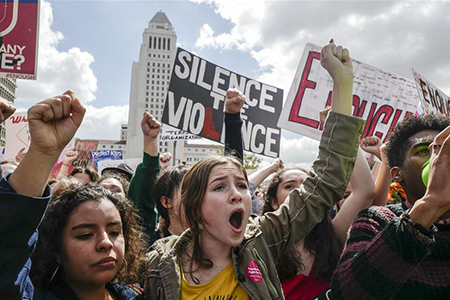 Etats-Unis : manifestation pour le contrôle des armes à feu à Los Angeles