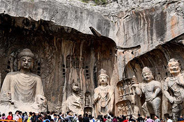 Chine : tourisme dans les grottes de Longmen dans le Henan