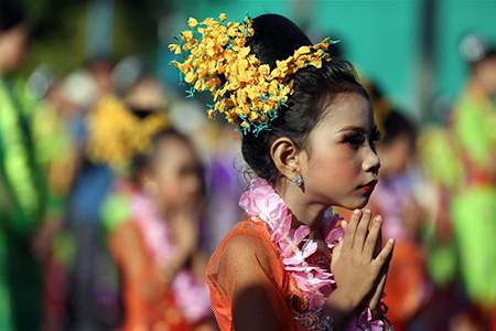 Myanmar : fête traditionnelle de l'eau à Rangoon