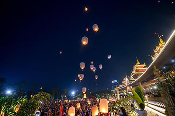 Chine : lanternes Kongming au Yunnan