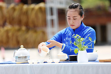 Chine : concours de cérémonie du thé au Guizhou