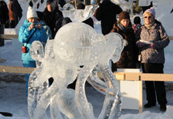 Finlande : concours international de sculpture sur glace à Helsinki