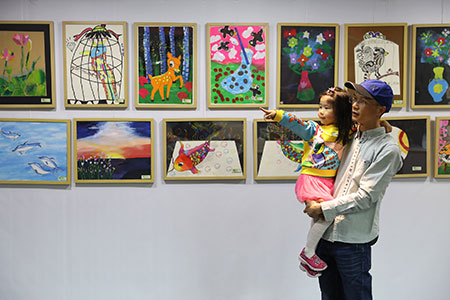 Chine: une exposition d'oeuvres créées par des enfants à Chongqing