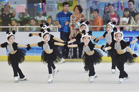 Chine : compétition de patinage artistique pour les enfants