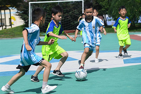 Chine : une maternelle organise un festival du football